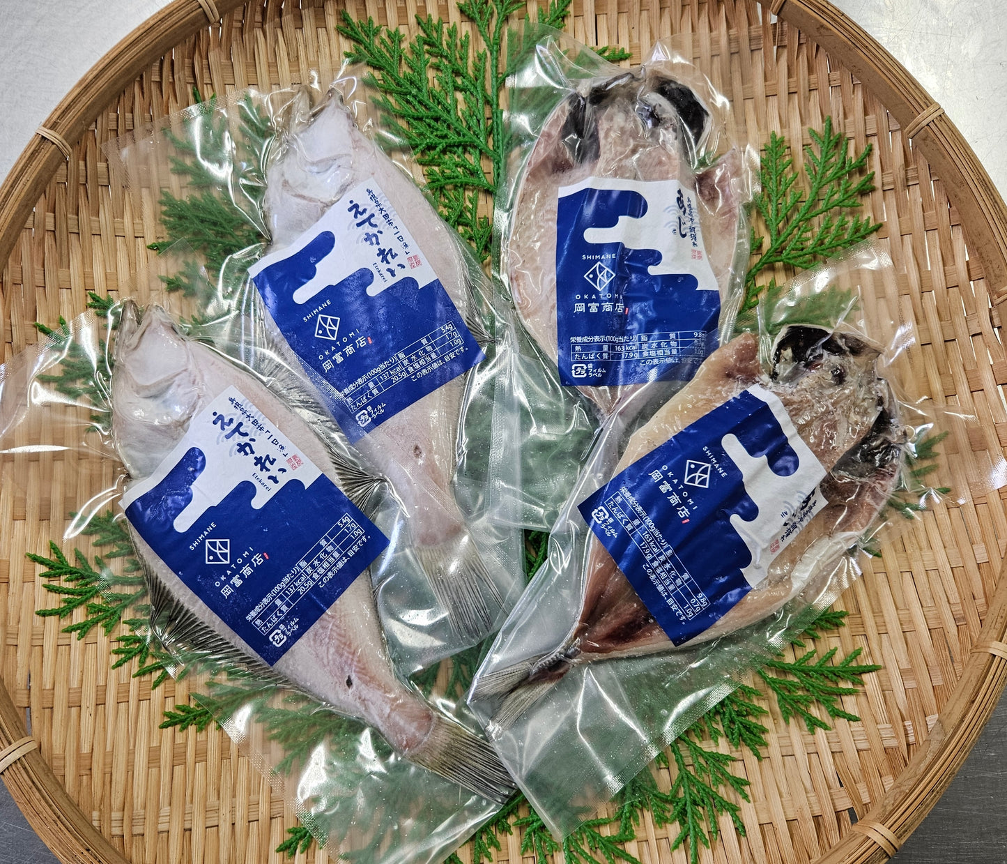 エテカレイとあじの干物(エテカレイ:131〜150g・あじ:120〜140g)